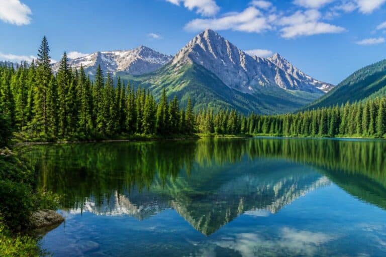 découvrez des destinations nature peu fréquentées pour une déconnexion totale, loin de la foule, et profitez d'une escapade paisible en pleine nature.